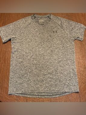 Under Armour Men’s Heather Gray Short-Sleeve Performance Tee